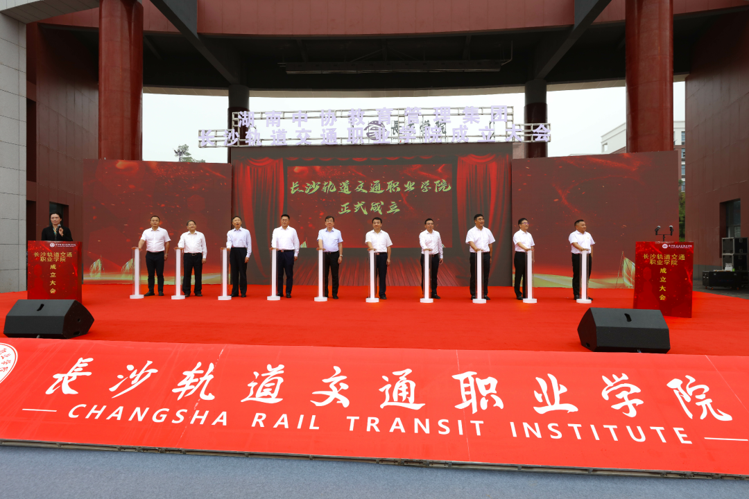 兩院院士，任湖南高職終身名譽(yù)院長！(圖1)